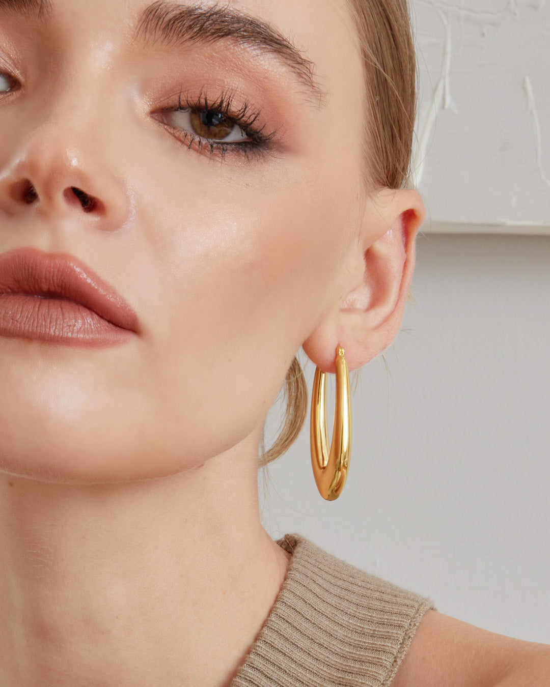 This is the product picture of elongated style hoop earrings plated in gold in sterling silver material