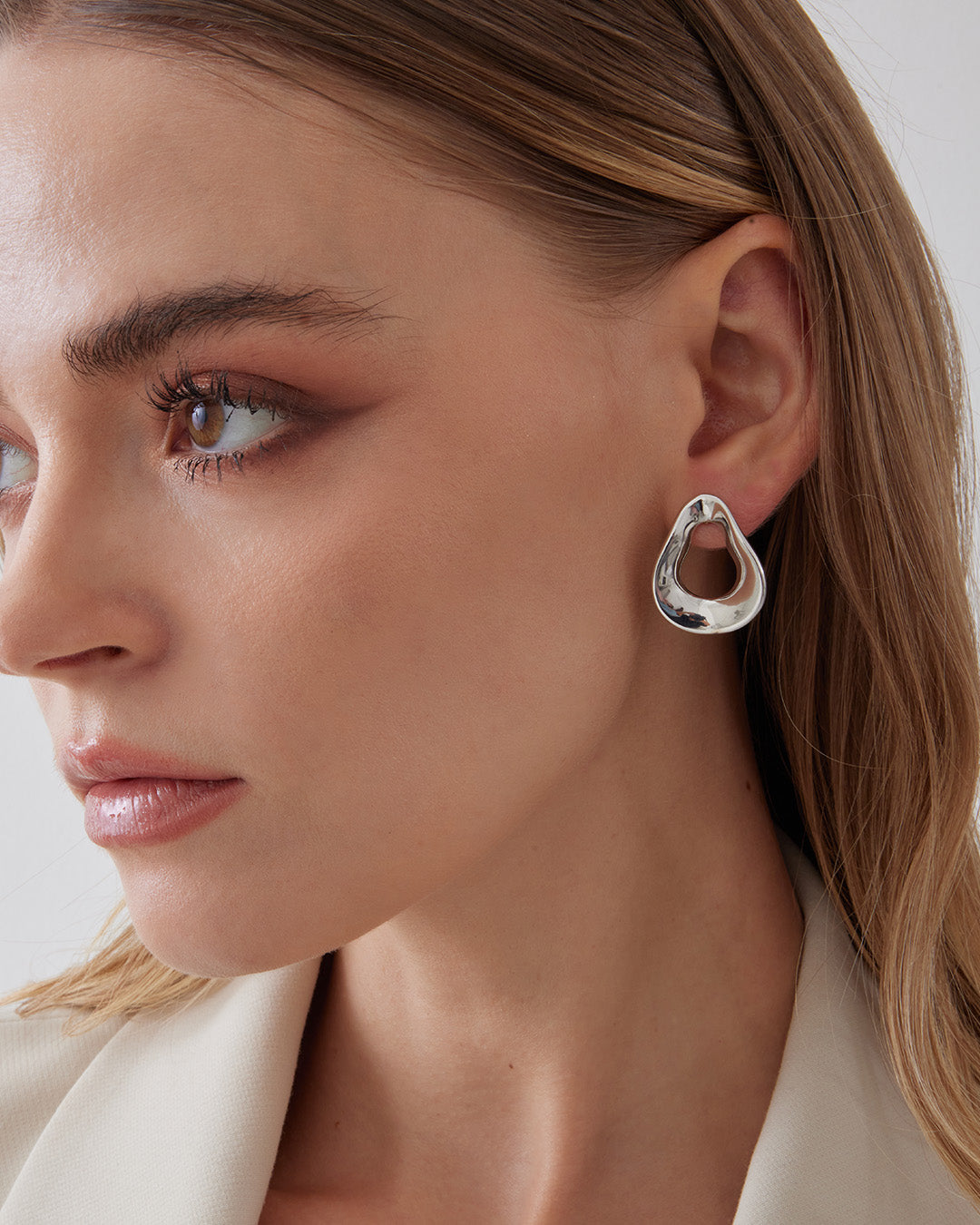 This is the product picture of small post hoop earrings plated in white gold in sterling silver material