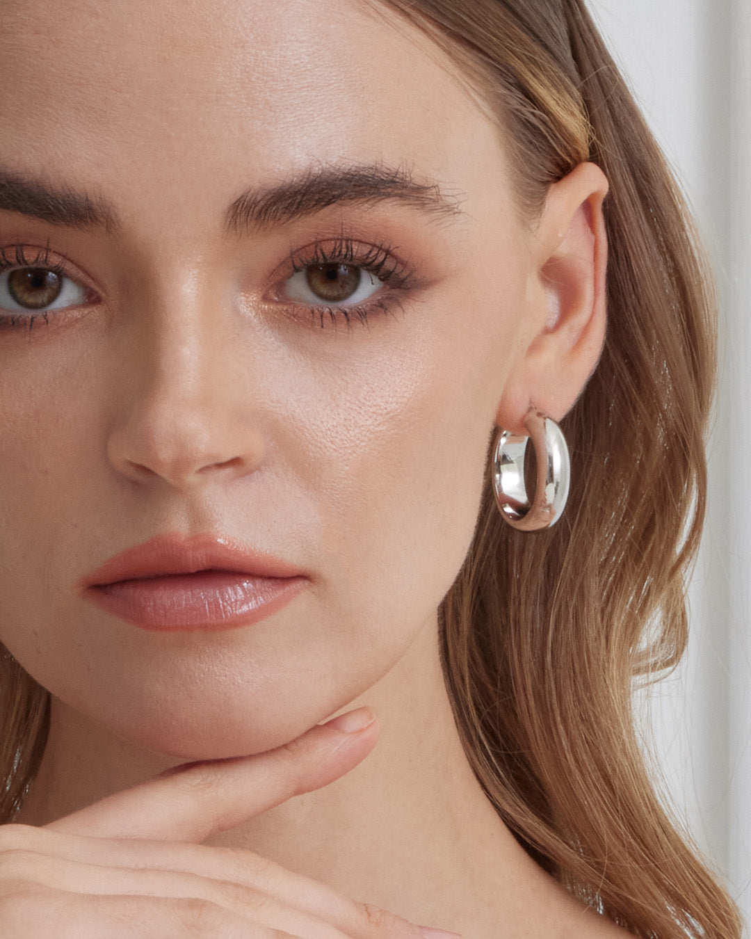 This is the product picture of chunky hoop earrings plated in white gold in sterling silver material