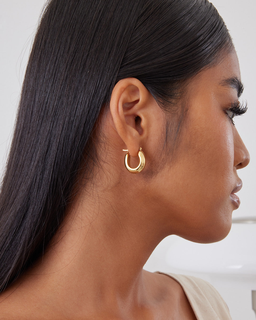 This is the product picture of small huggies hoop earrings plated in gold in sterling silver material