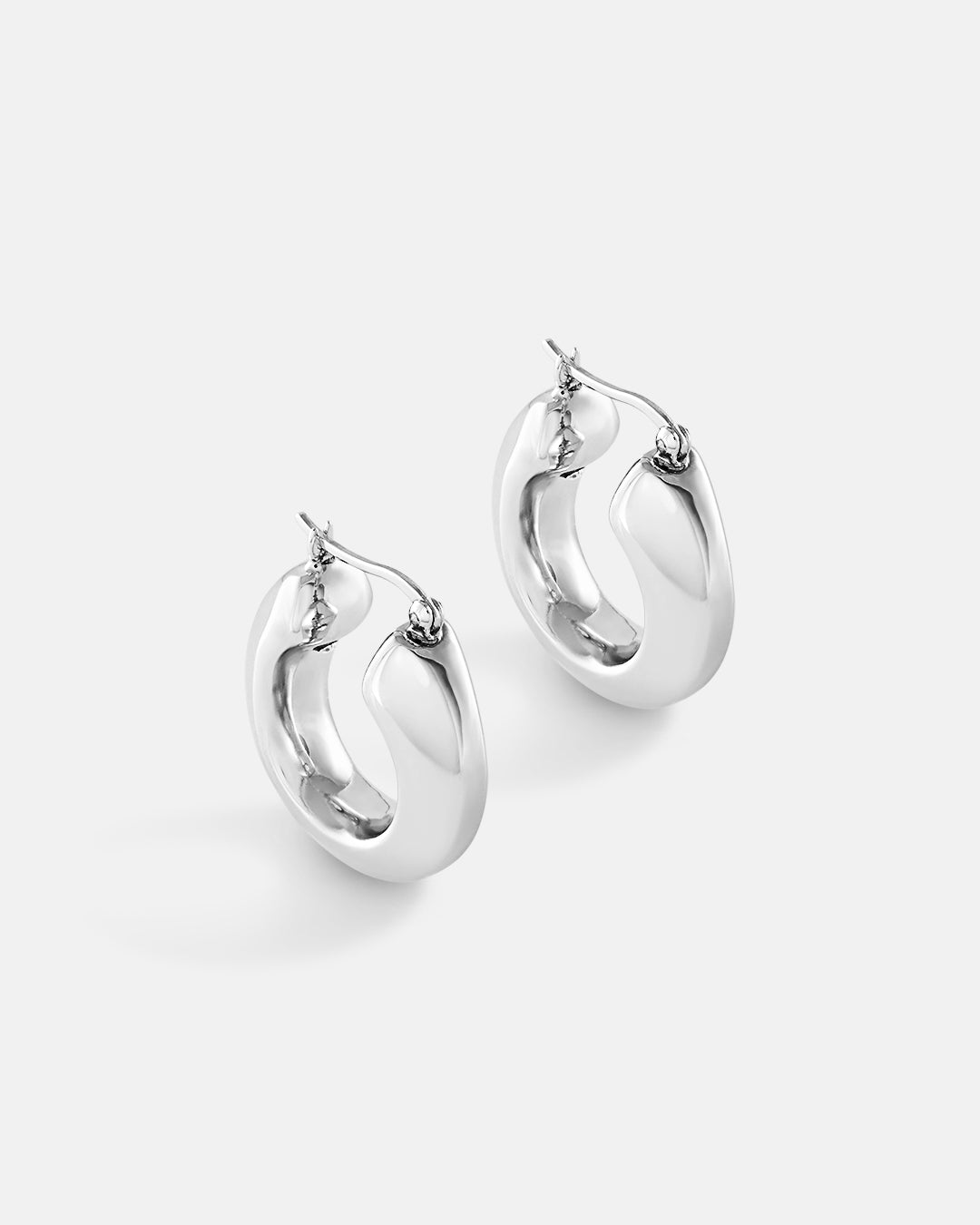 This is the product picture of classic disk chunky hoop earrings plated in white gold in sterling silver material