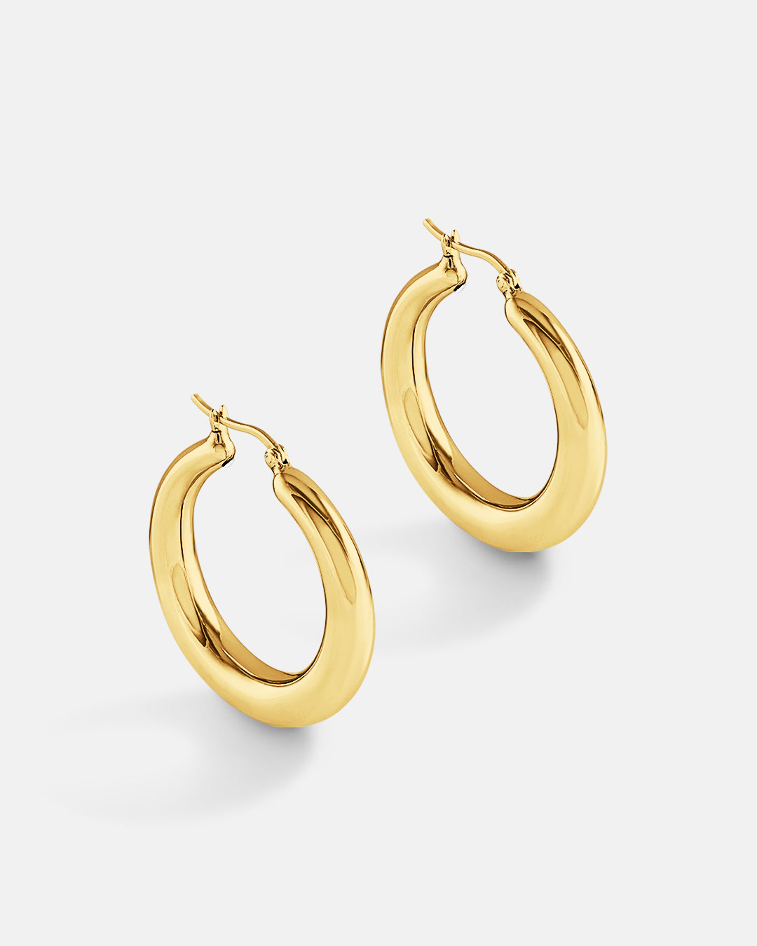 This is the product picture of a classic chunky hoop earrings plated in gold in sterling silver material