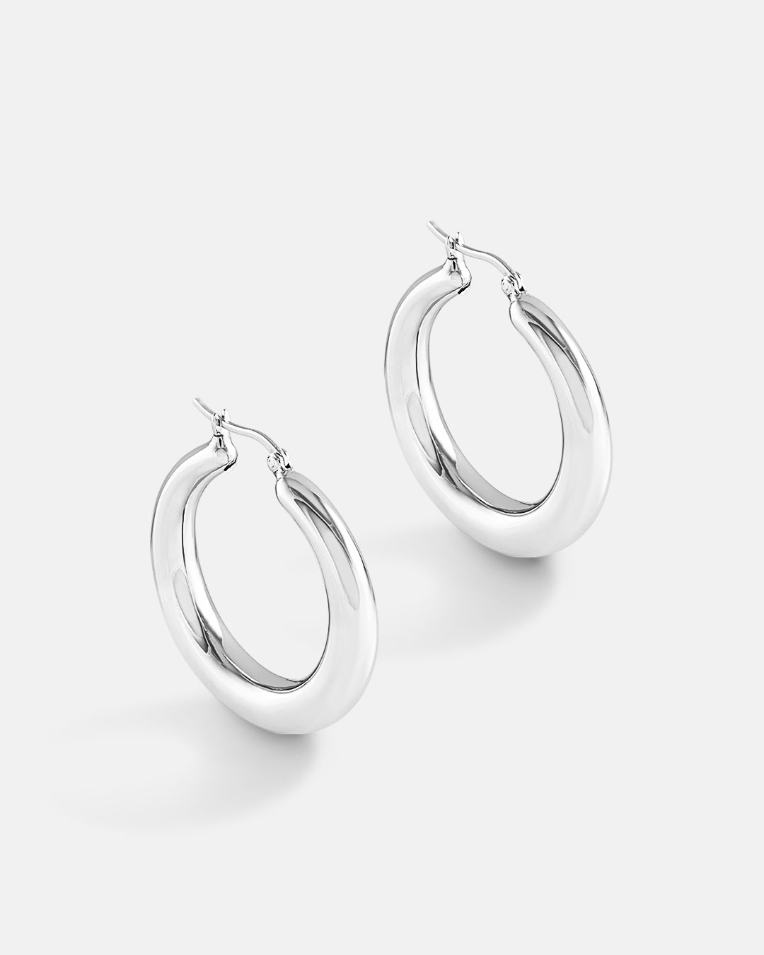 This is the product picture of a classic chunky hoop earrings plated in white gold in sterling silver material