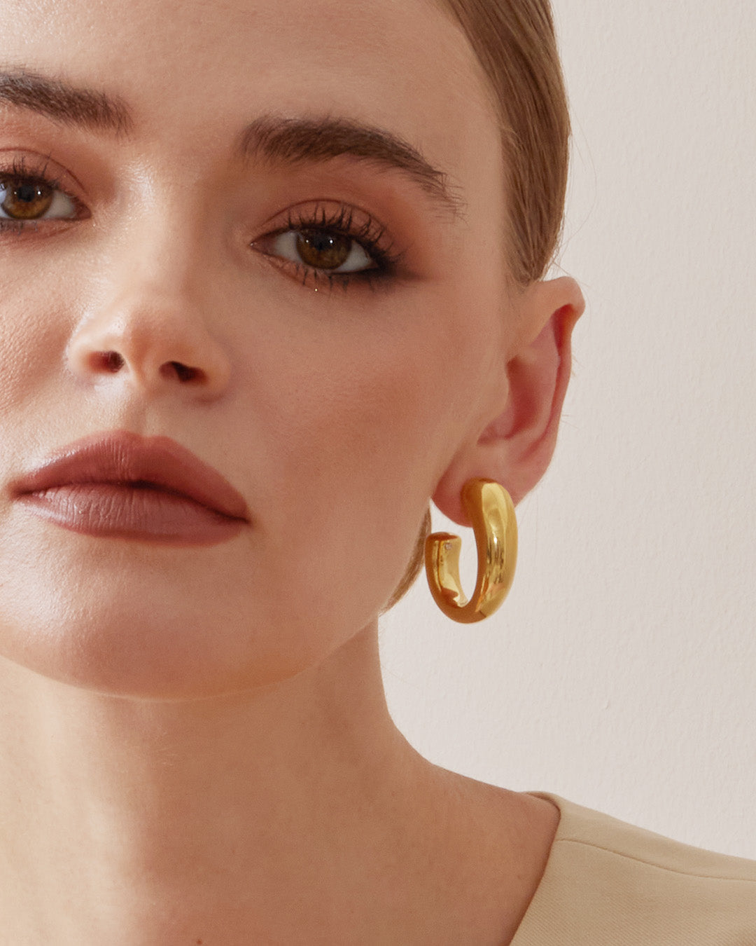 This is the product picture of chunky hoop earrings plated in gold in sterling silver material