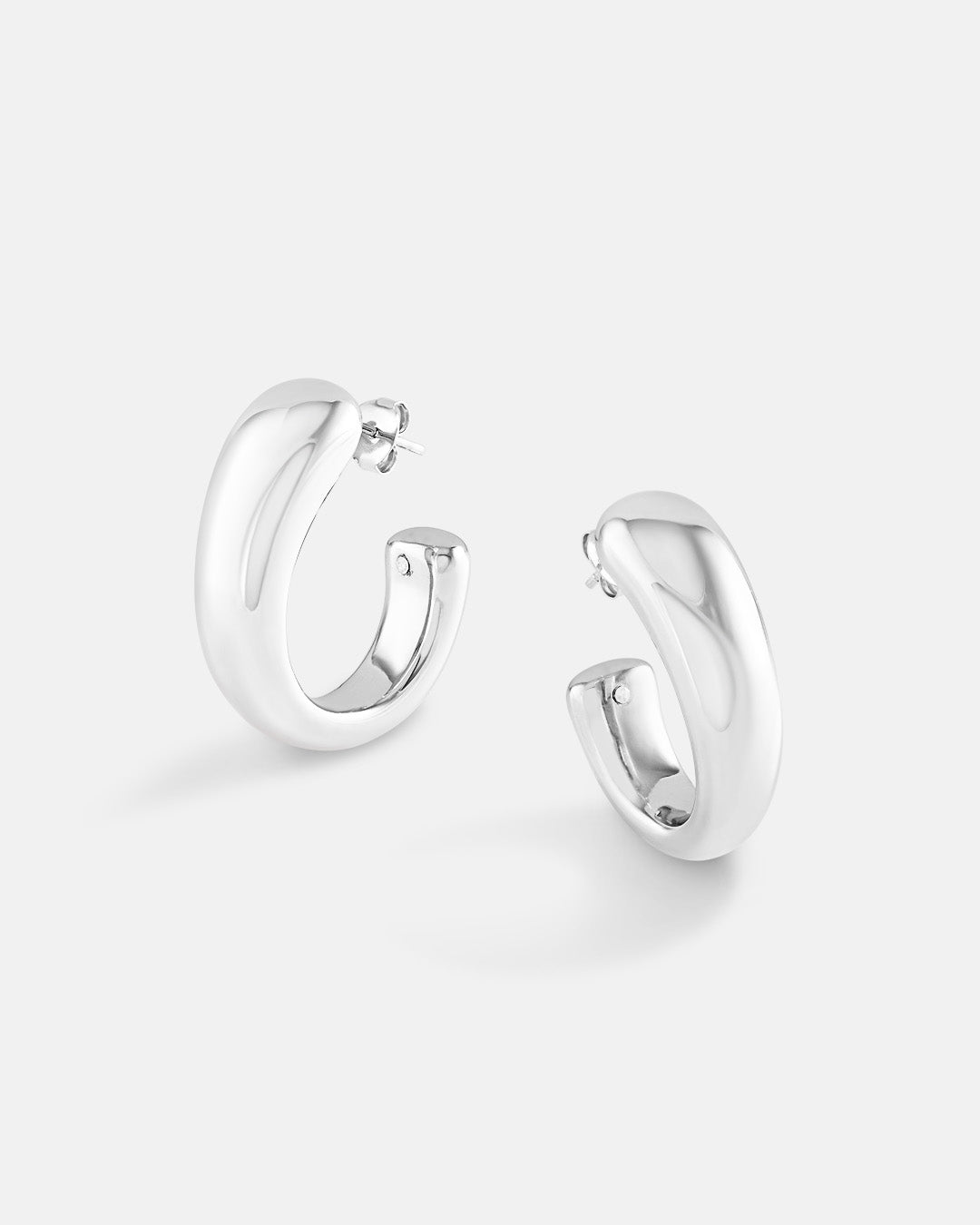 This is the product picture of chunky hoop earrings plated in white gold in sterling silver material