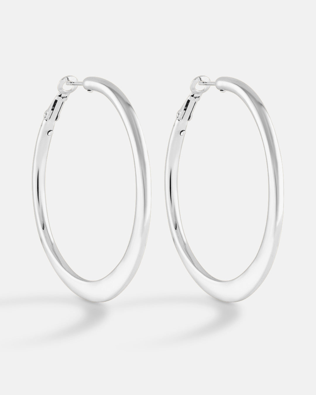 This is the product picture of an extra large classic round shape hoop earrings plated in white gold in sterling silver material