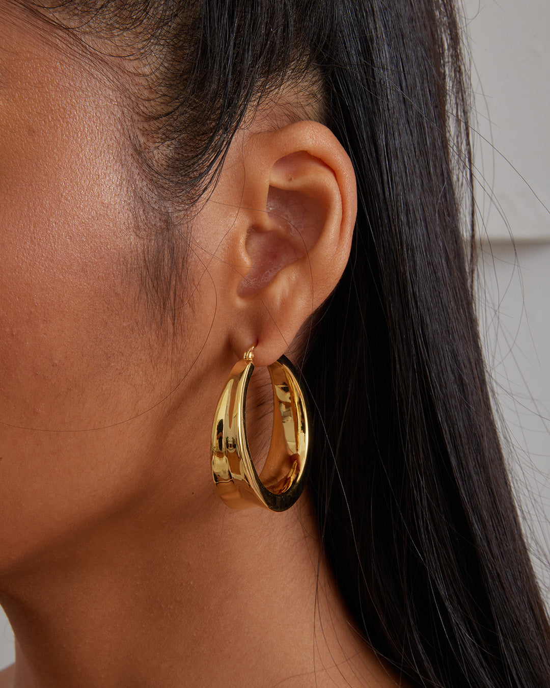 This is the product picture of chunky hoop earrings plated in gold in sterling silver material