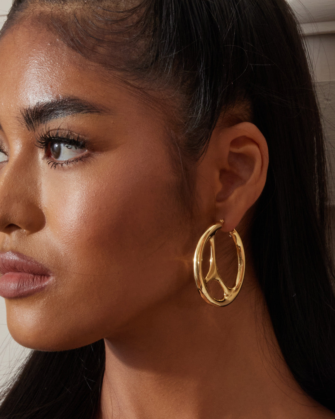 This is the product picture of unique hoop earrings plated in gold in sterling silver material