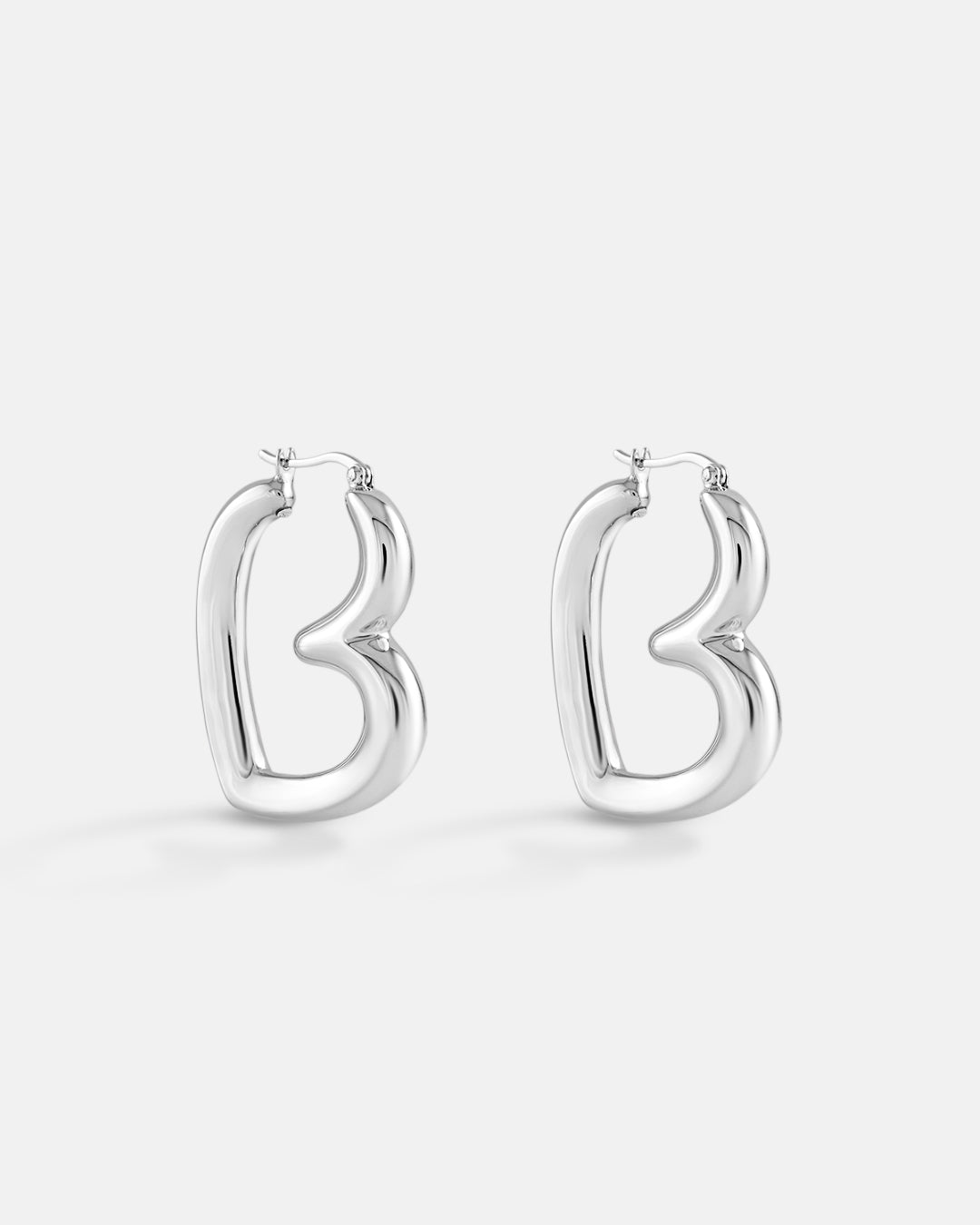 This is the product picture of a freeform design hoop earrings plated in white gold in sterling silver material