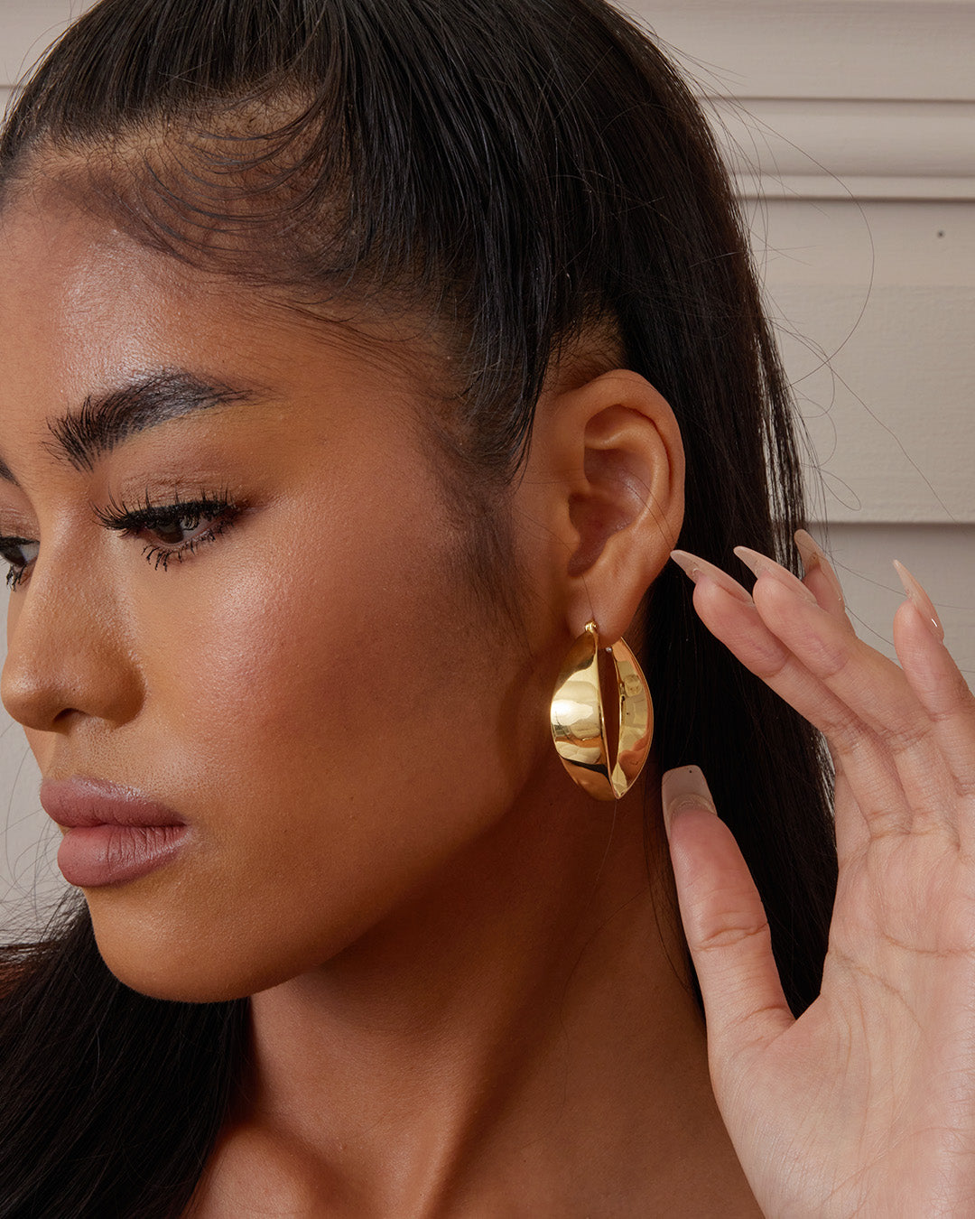 This is the product picture of chunky hoop earrings plated in gold in sterling silver material