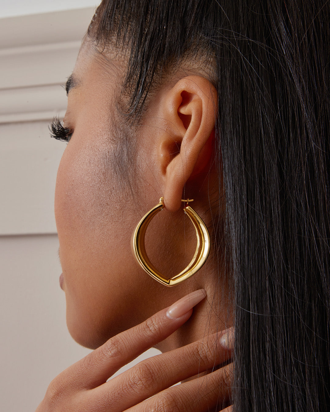 This is the product picture of chunky hoop earrings plated in gold in sterling silver material