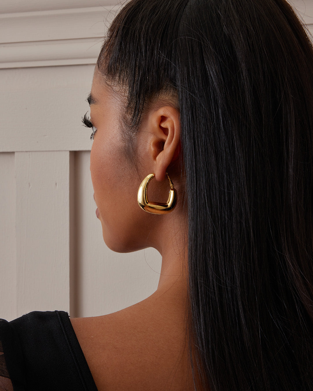 This is the product picture of chunky hoop earrings plated in gold in sterling silver material