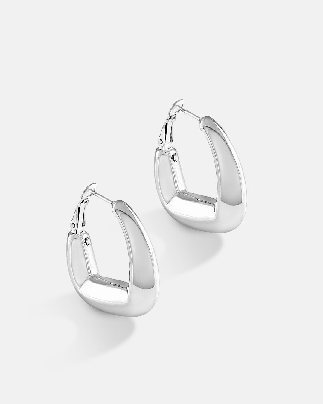 This is the product picture of chunky hoop earrings plated in white gold in sterling silver material