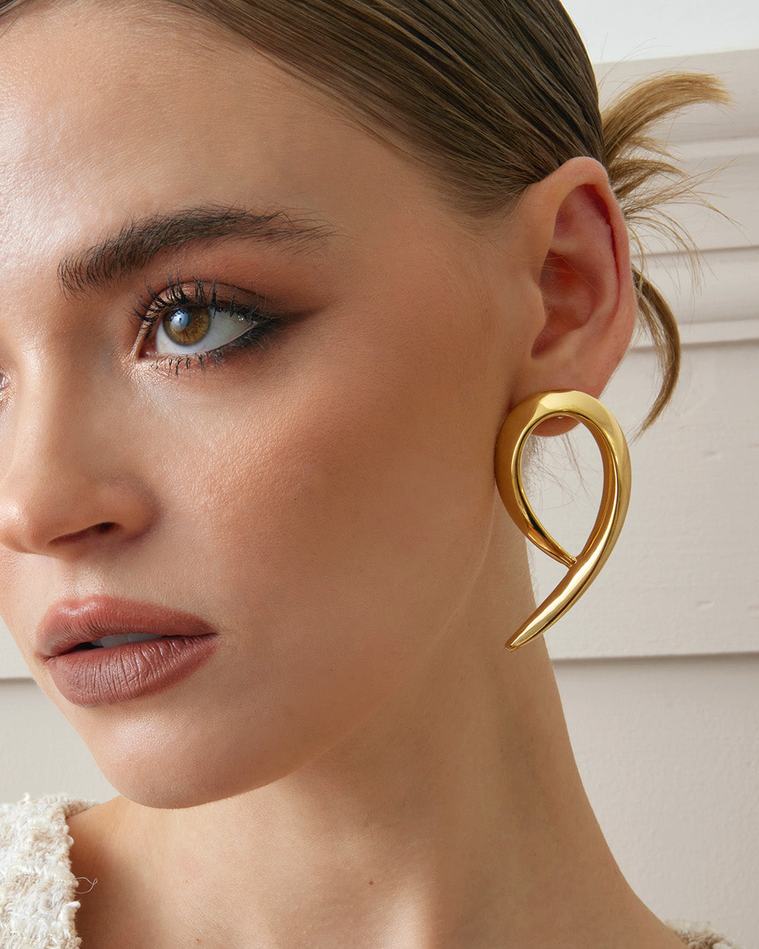 This is the product picture of oversized modern design hoop earrings plated in gold in sterling silver material