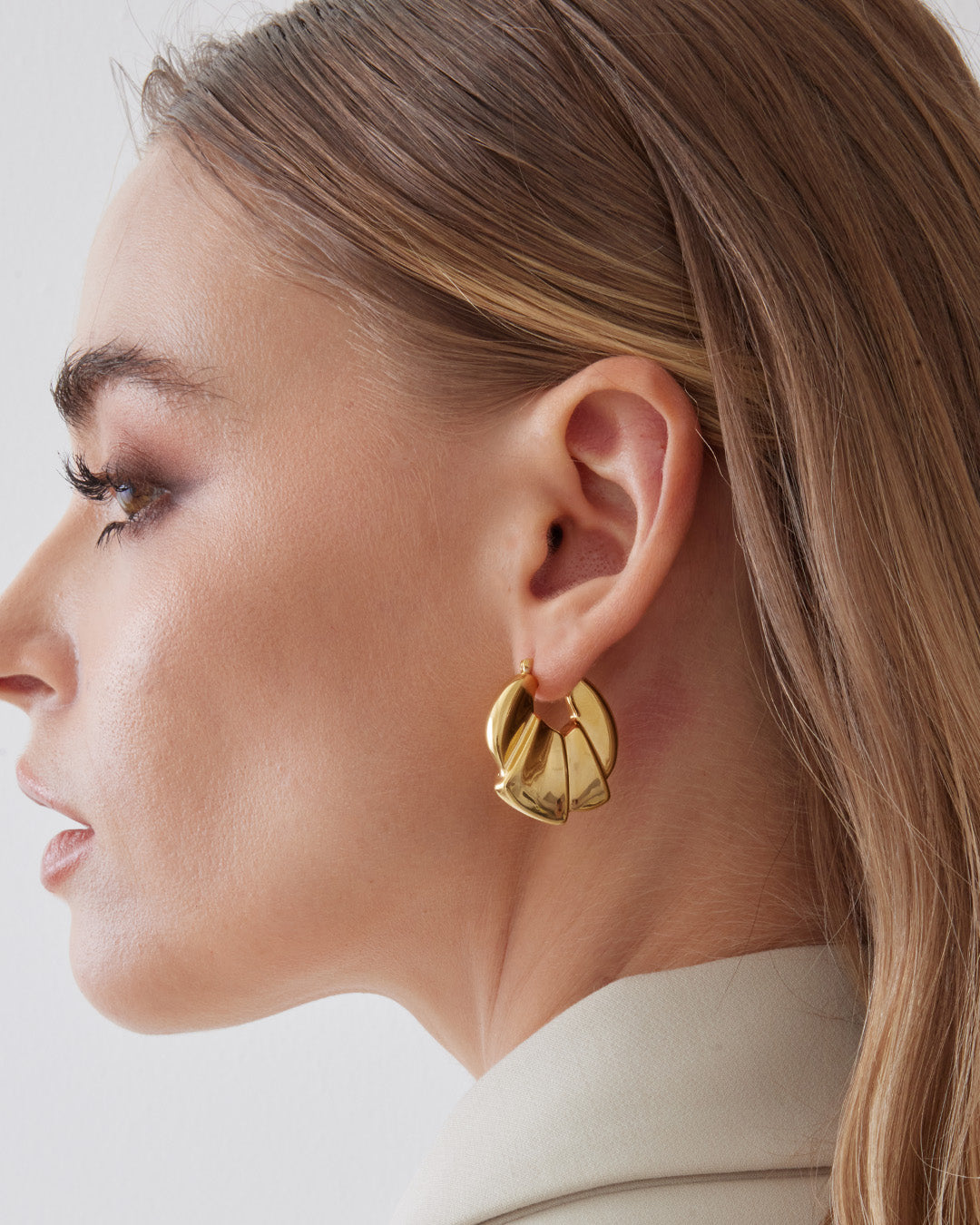 This is the product picture of chunky hoop earrings plated in gold in sterling silver material