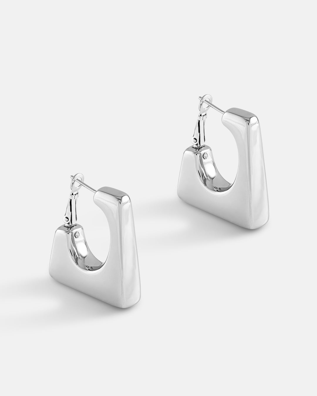 the product picture of a square shaped hoop earrings plated in white gold in sterling silver material