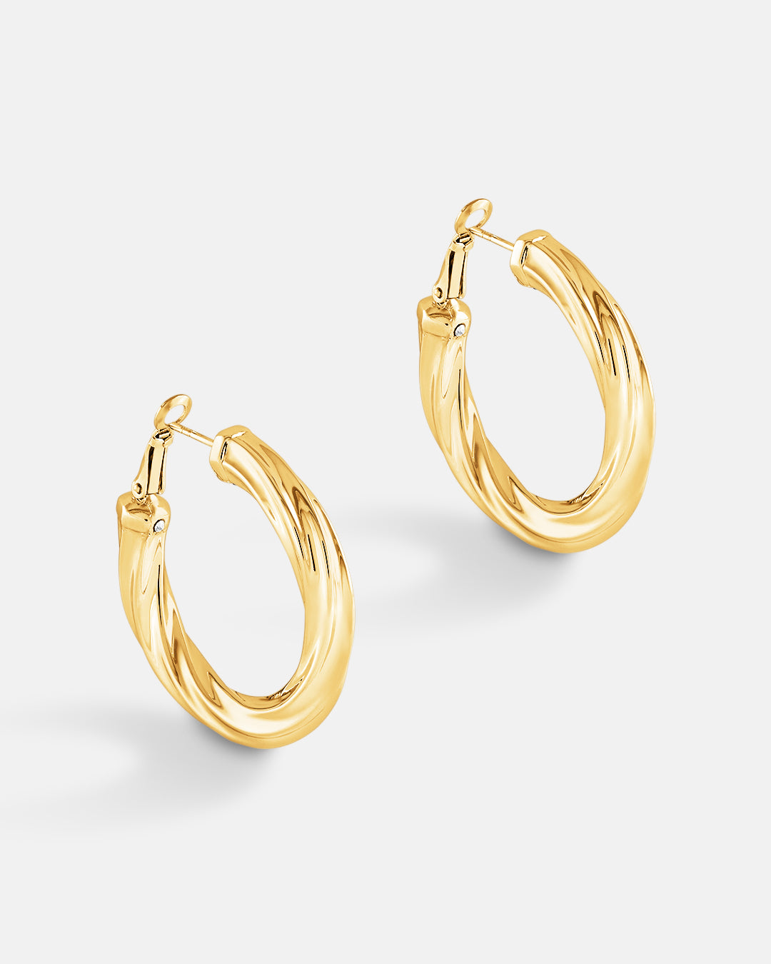 This is the product picture of luxury freeform twisted round shape hoop earrings plated in gold in sterling silver material