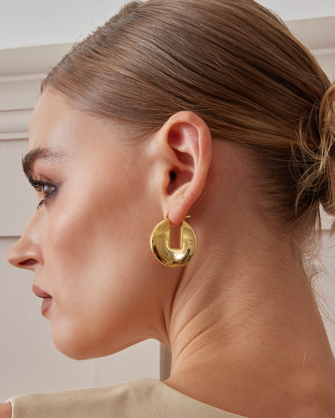 This is the product picture of chunky hoop earrings plated in gold in sterling silver material