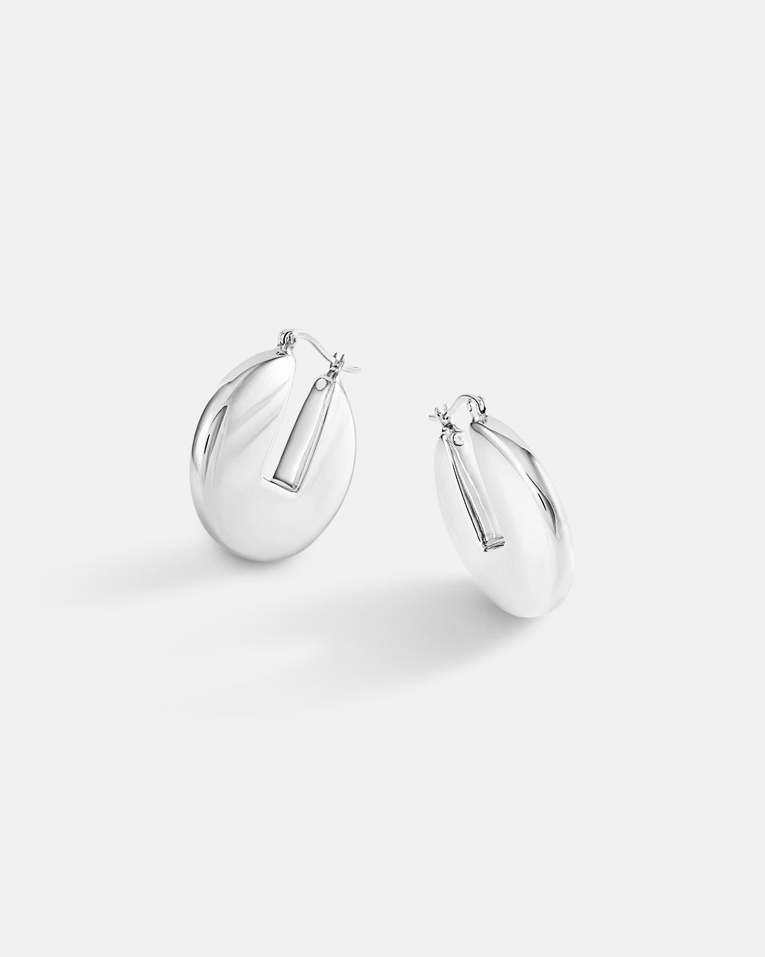 This is the product picture of chunky hoop earrings plated in white gold in sterling silver material